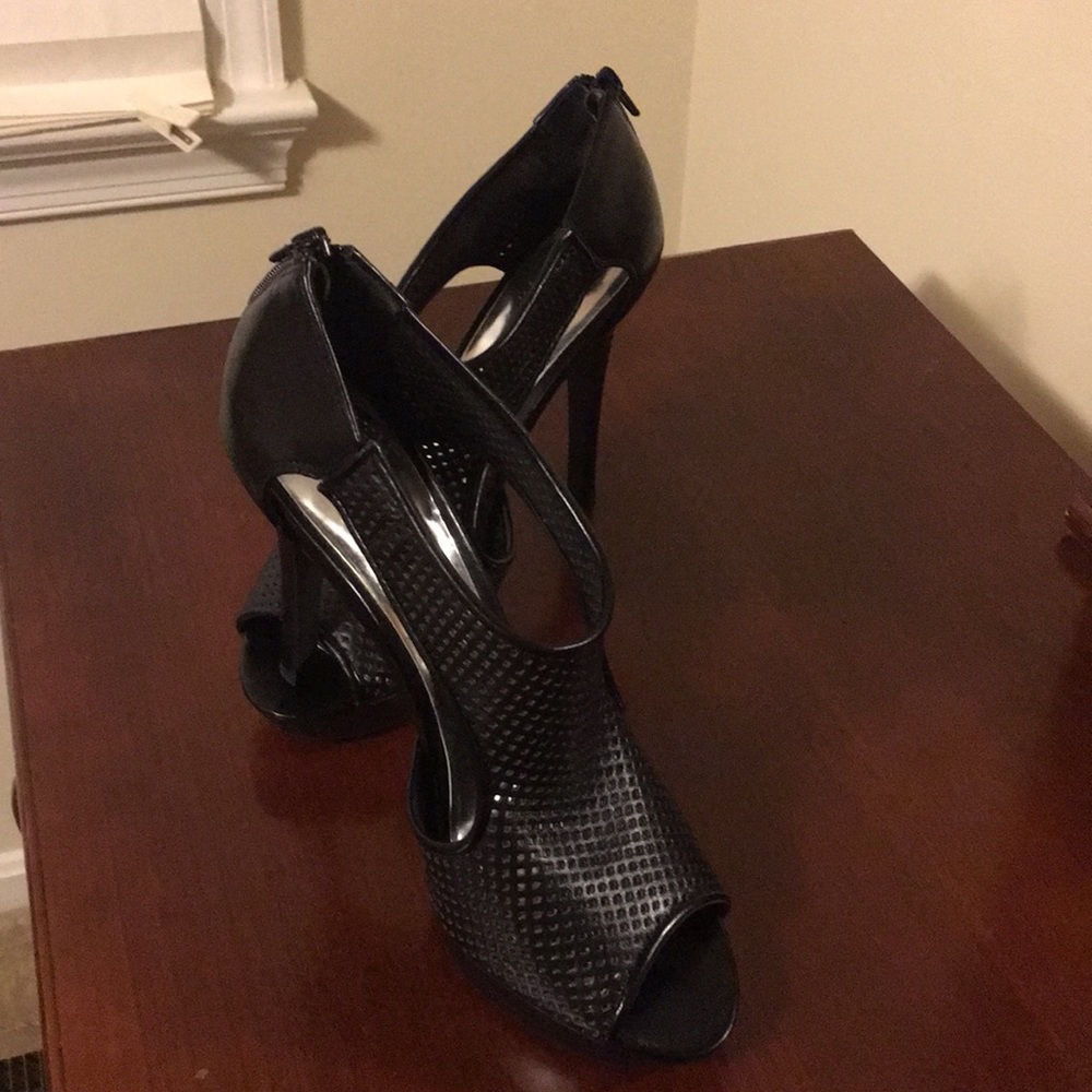 Shoes - Picture 2 of 5